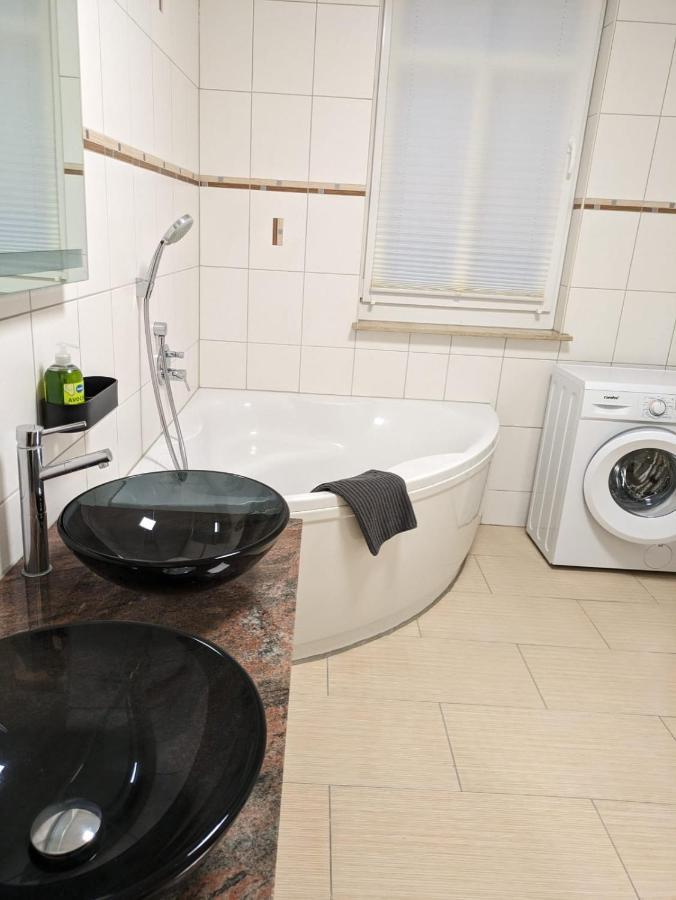 Apartment Humboldt 3 Schlafzimmer,Wifi, Netflix Parken, Terrasse, Klimatisiert, Naehe Zentrum Jena Buitenkant foto