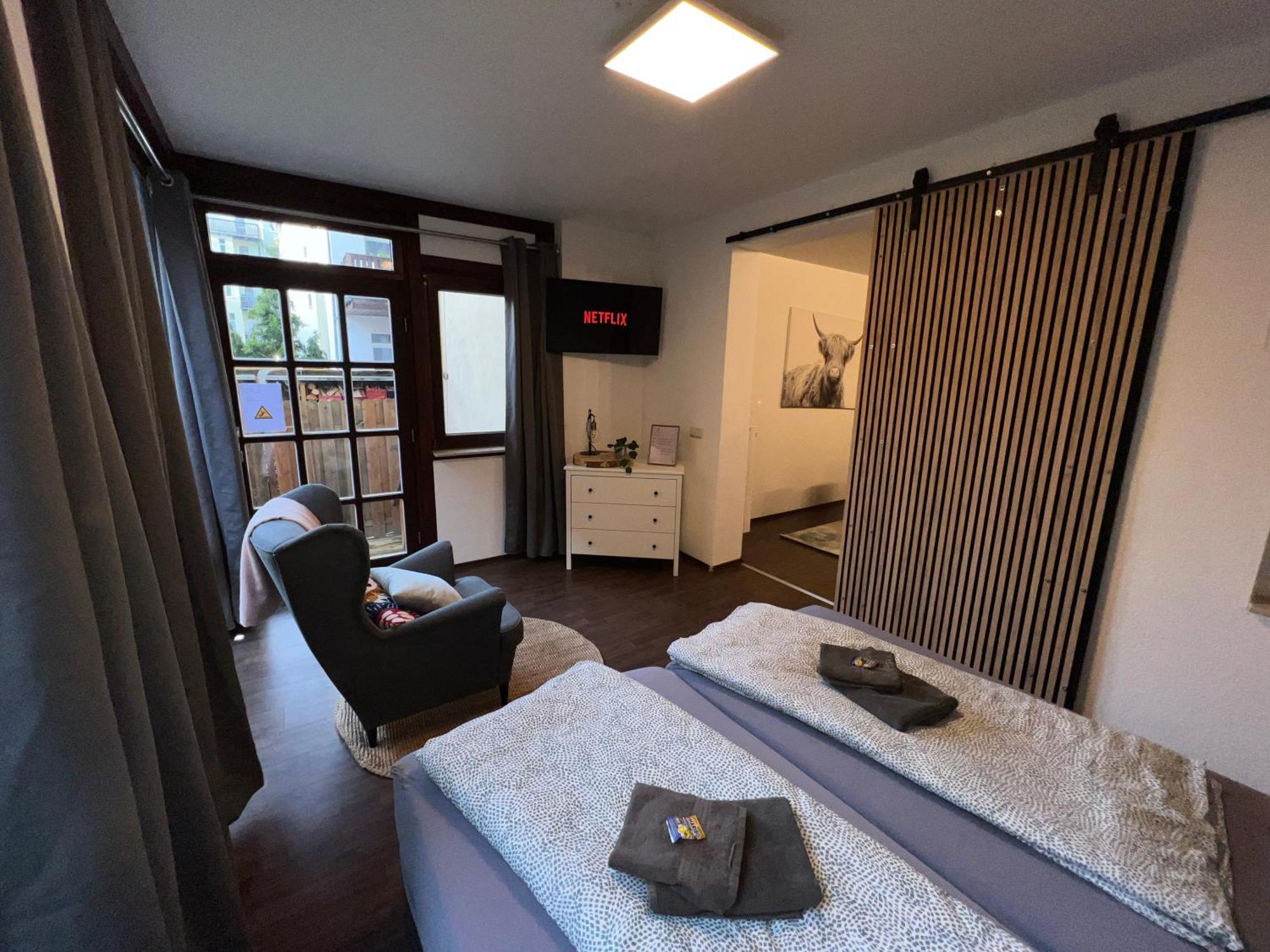 Apartment Humboldt 3 Schlafzimmer,Wifi, Netflix Parken, Terrasse, Klimatisiert, Naehe Zentrum Jena Buitenkant foto