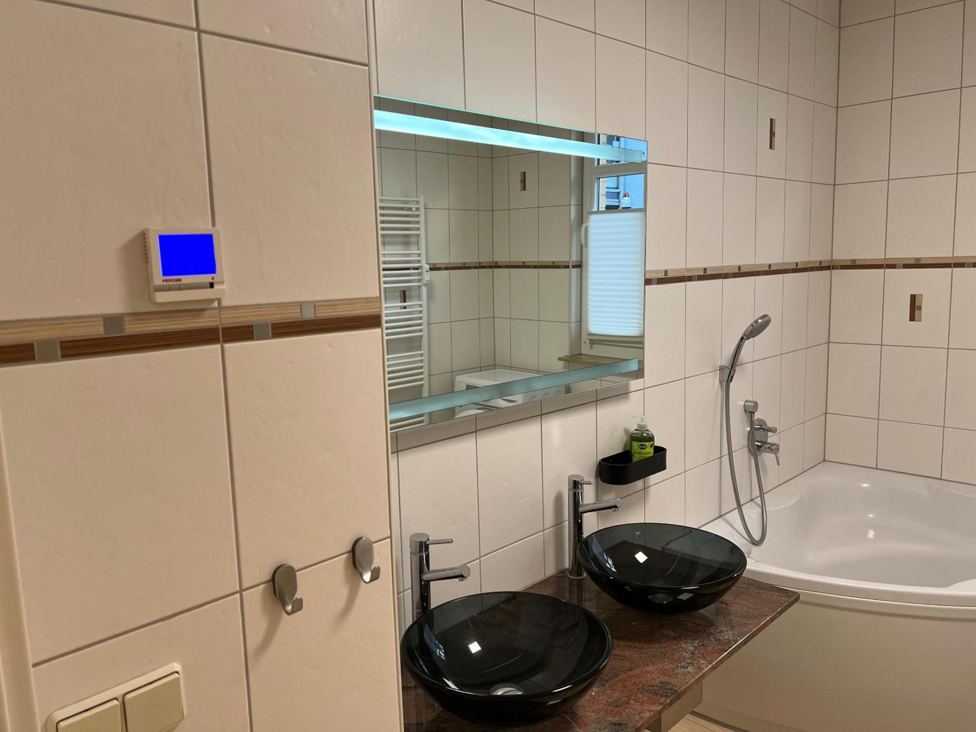 Apartment Humboldt 3 Schlafzimmer,Wifi, Netflix Parken, Terrasse, Klimatisiert, Naehe Zentrum Jena Buitenkant foto
