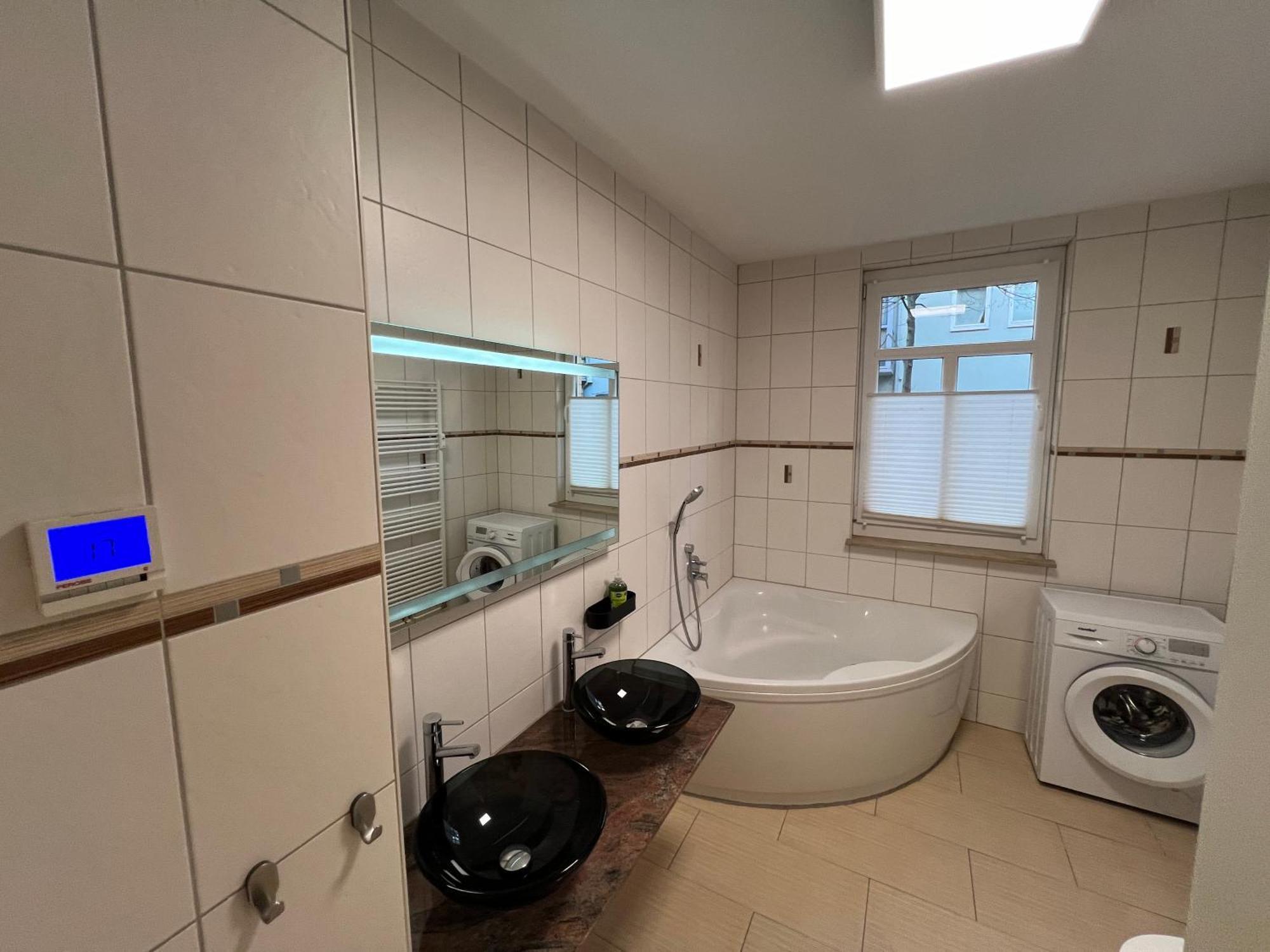 Apartment Humboldt 3 Schlafzimmer,Wifi, Netflix Parken, Terrasse, Klimatisiert, Naehe Zentrum Jena Buitenkant foto