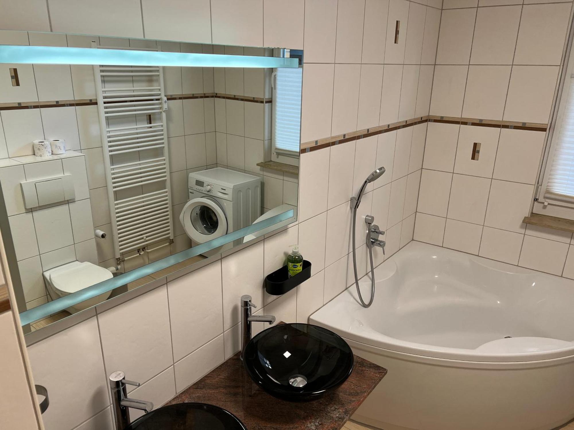Apartment Humboldt 3 Schlafzimmer,Wifi, Netflix Parken, Terrasse, Klimatisiert, Naehe Zentrum Jena Buitenkant foto