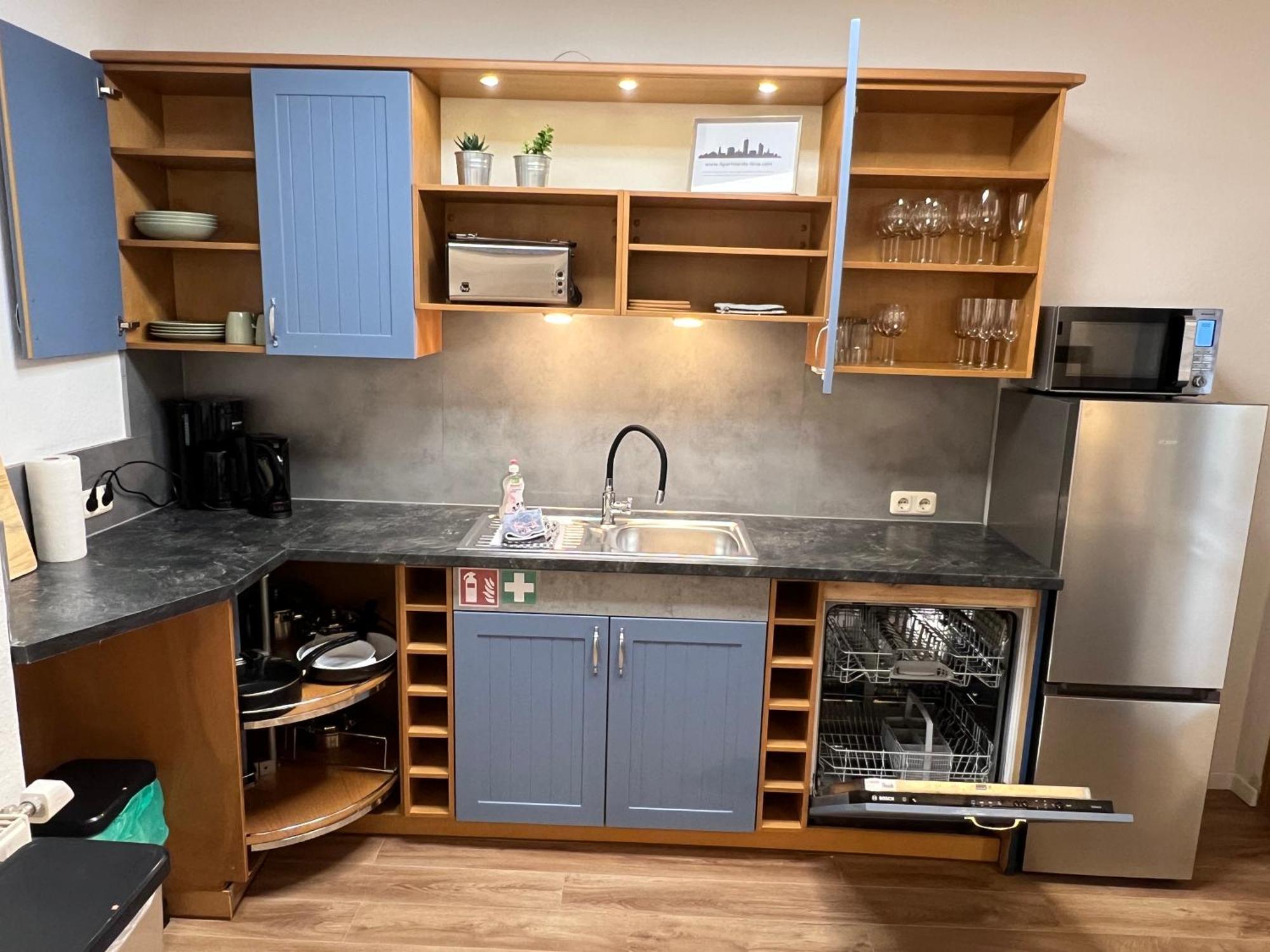 Apartment Humboldt 3 Schlafzimmer,Wifi, Netflix Parken, Terrasse, Klimatisiert, Naehe Zentrum Jena Buitenkant foto